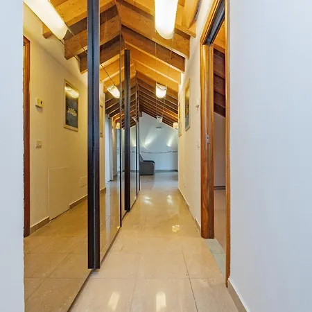 Bnbest Tricolore 6 Pax 140 Sqm