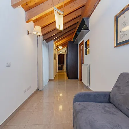 Bnbest Tricolore 6 Pax 140 Sqm * Milán