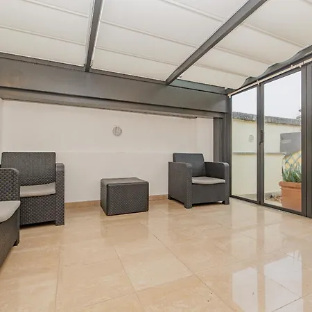 Bnbest Tricolore 6 Pax 140 Sqm *