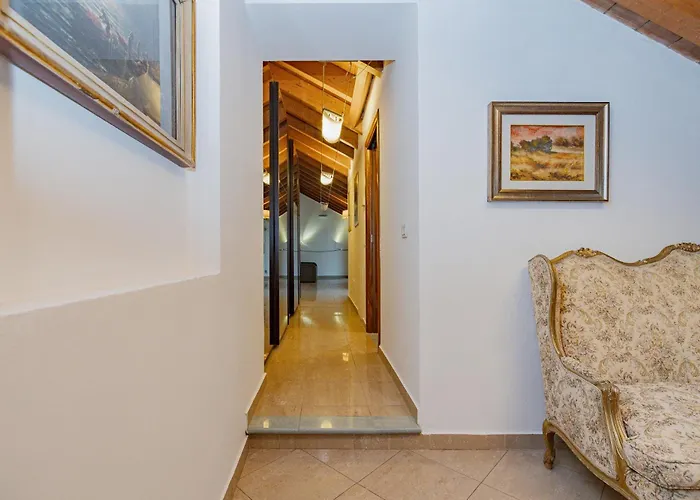 Bnbest Tricolore 6 Pax 140 Sqm Apartament *